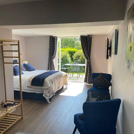 Brighouse Studio - Pet Friendly! - Free Parking Экстерьер фото