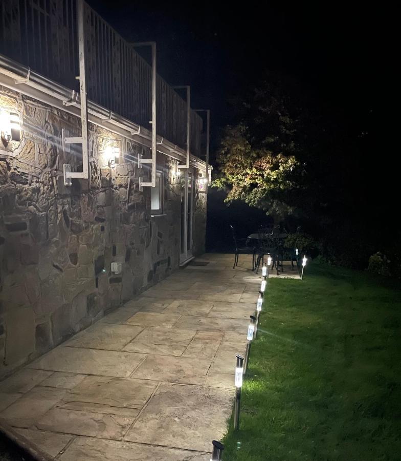 Brighouse Studio - Pet Friendly! - Free Parking Экстерьер фото
